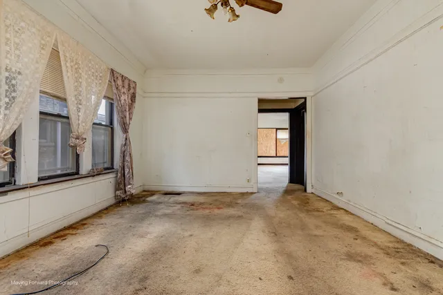 a picture of floor with a white wall