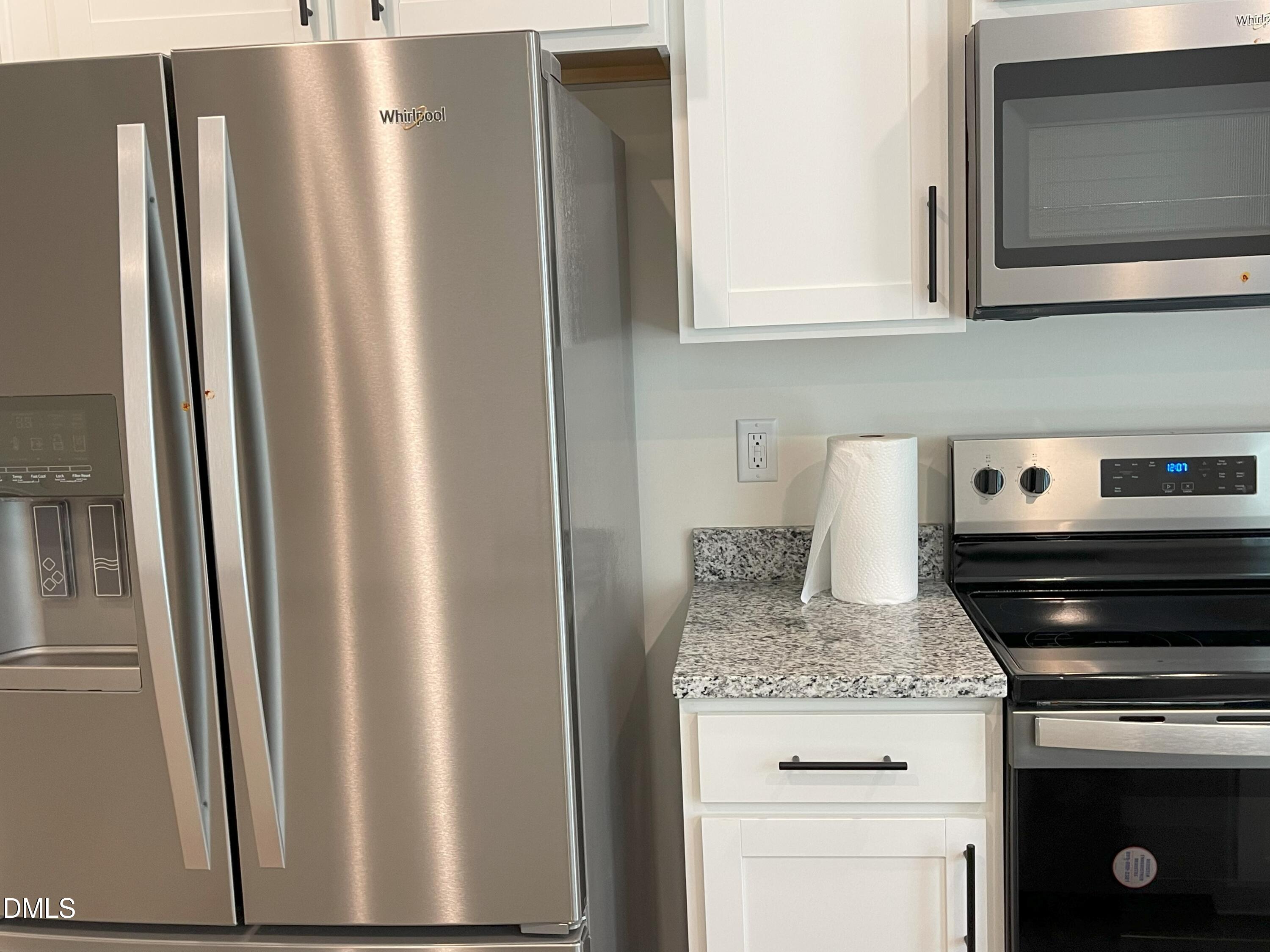 6404 Lady Eliza Lane Raleigh, NC 27610 - Photo 12 of 37 a kitchen with appliances and cabinets