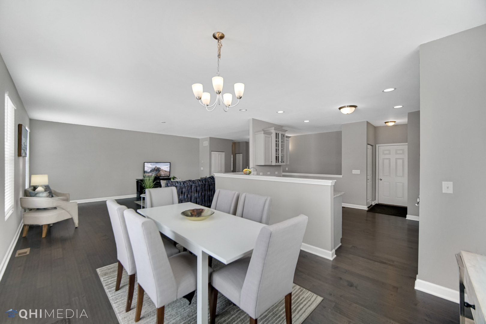 16432 Mueller Circle Plainfield, IL 60586 - Photo 6 of 22 a view of a dining room with furniture and wooden floor