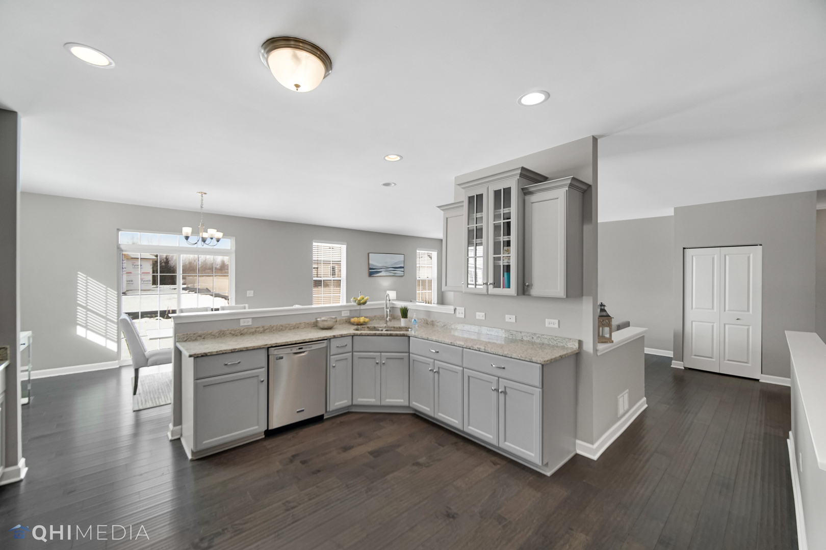 16432 Mueller Circle Plainfield, IL 60586 - Photo 8 of 22 a kitchen with sink and cabinets