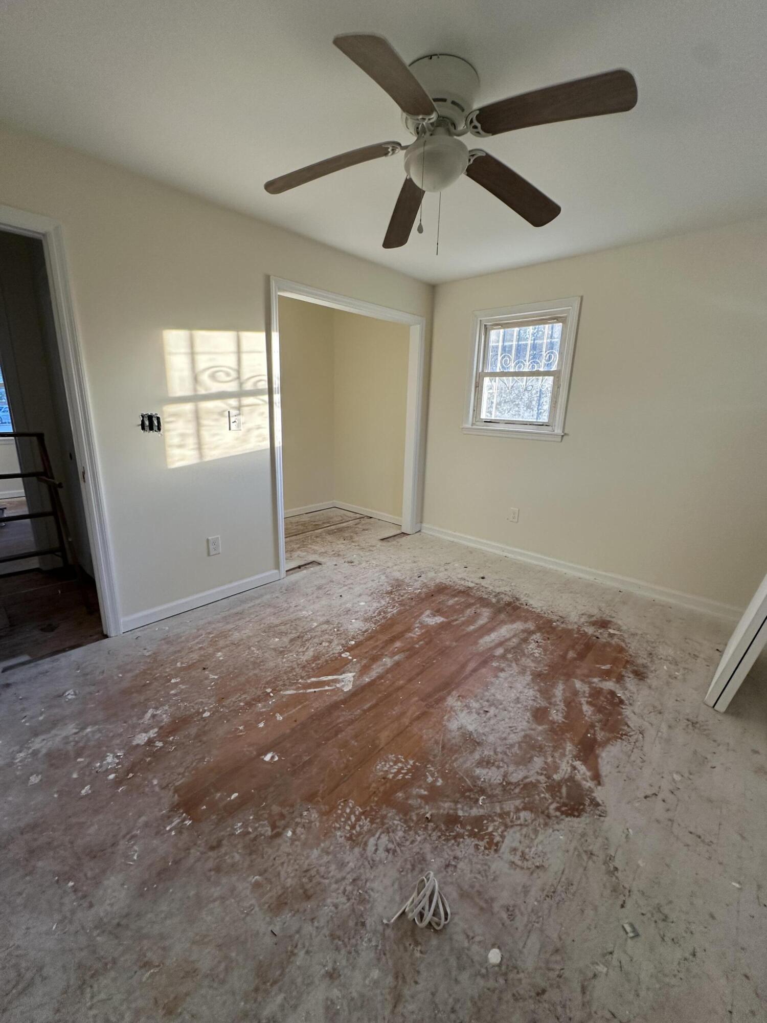 6414 Fields Road Hollywood, SC 29449 - Photo 5 of 11 Guest Bedroom 1