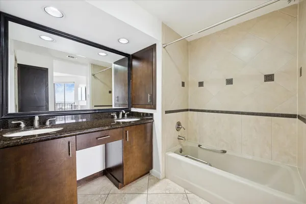 $2,400 | 3350 McCue Road, Unit 2201, Houston, TX 77056
