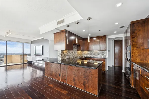 $2,400 | 3350 McCue Road, Unit 2201, Houston, TX 77056