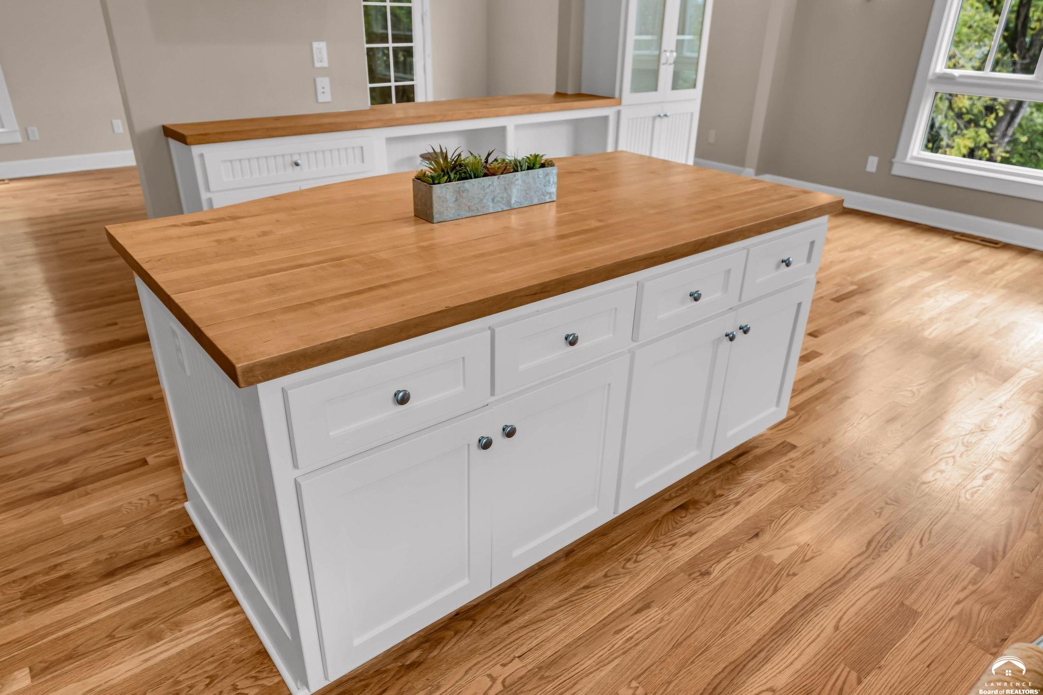 2812 Stratford Road Lawrence, KS 66049 - Photo 18 of 59 Gallery Image 18