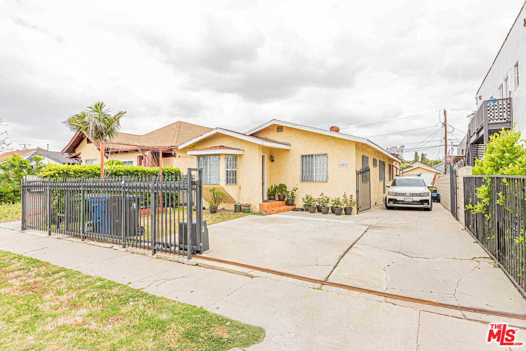 1261 South Muirfield Road Los Angeles, CA 90019 - Photo 1 of 1