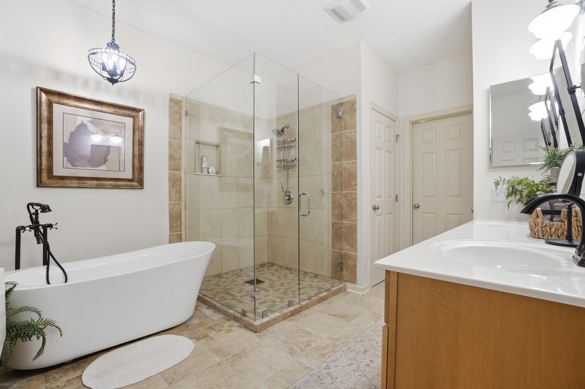 1167 Cross Creeks Ridge Pickerington, OH 43147 - Photo 41 of 91 Primary Bath
