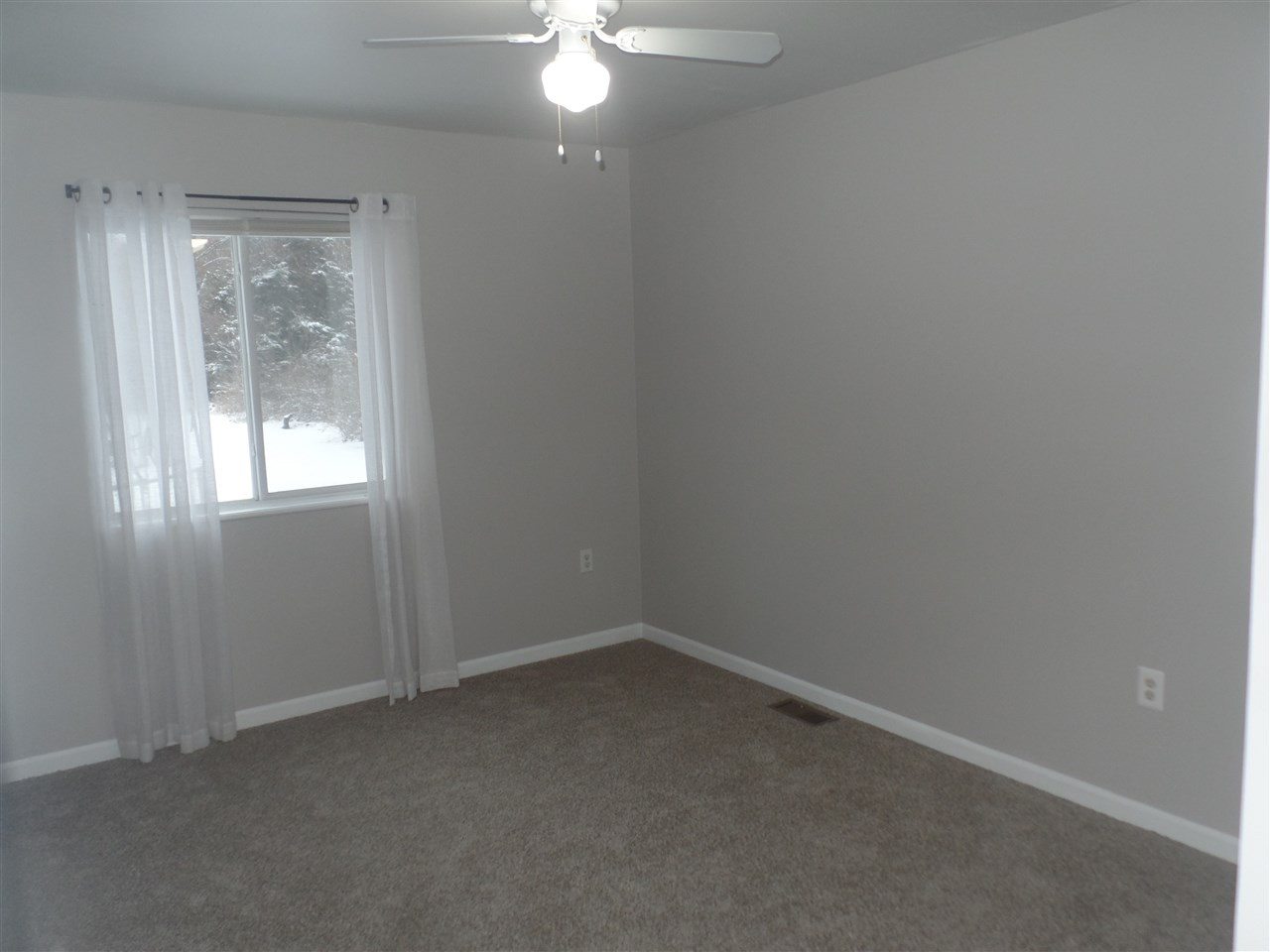 441 Webb Pinckney, MI 48169 - Photo 6 of 11 Photo 6