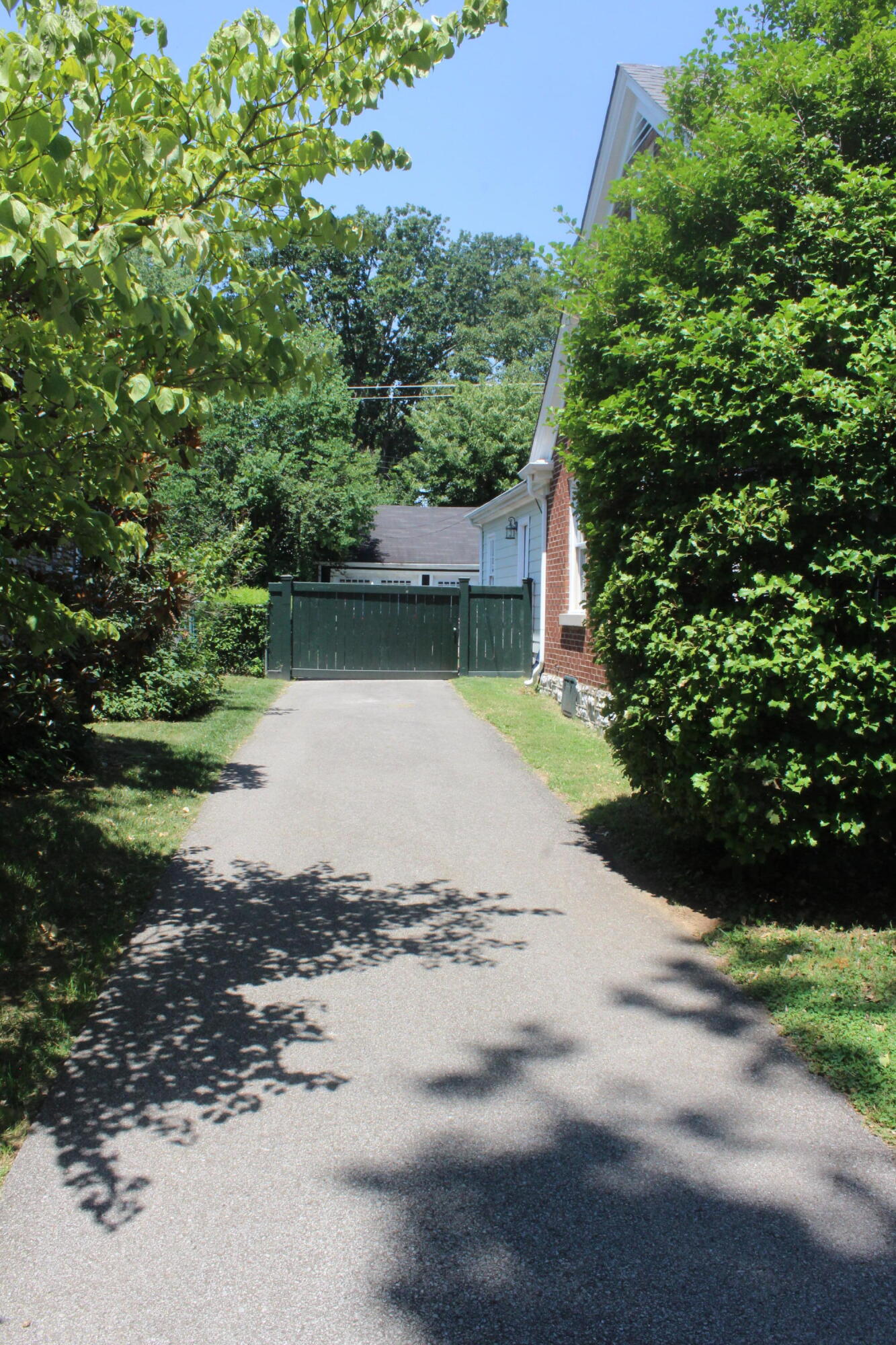405 Chinoe Road Lexington, KY 40502 - Photo 6 of 48 IMG_0549