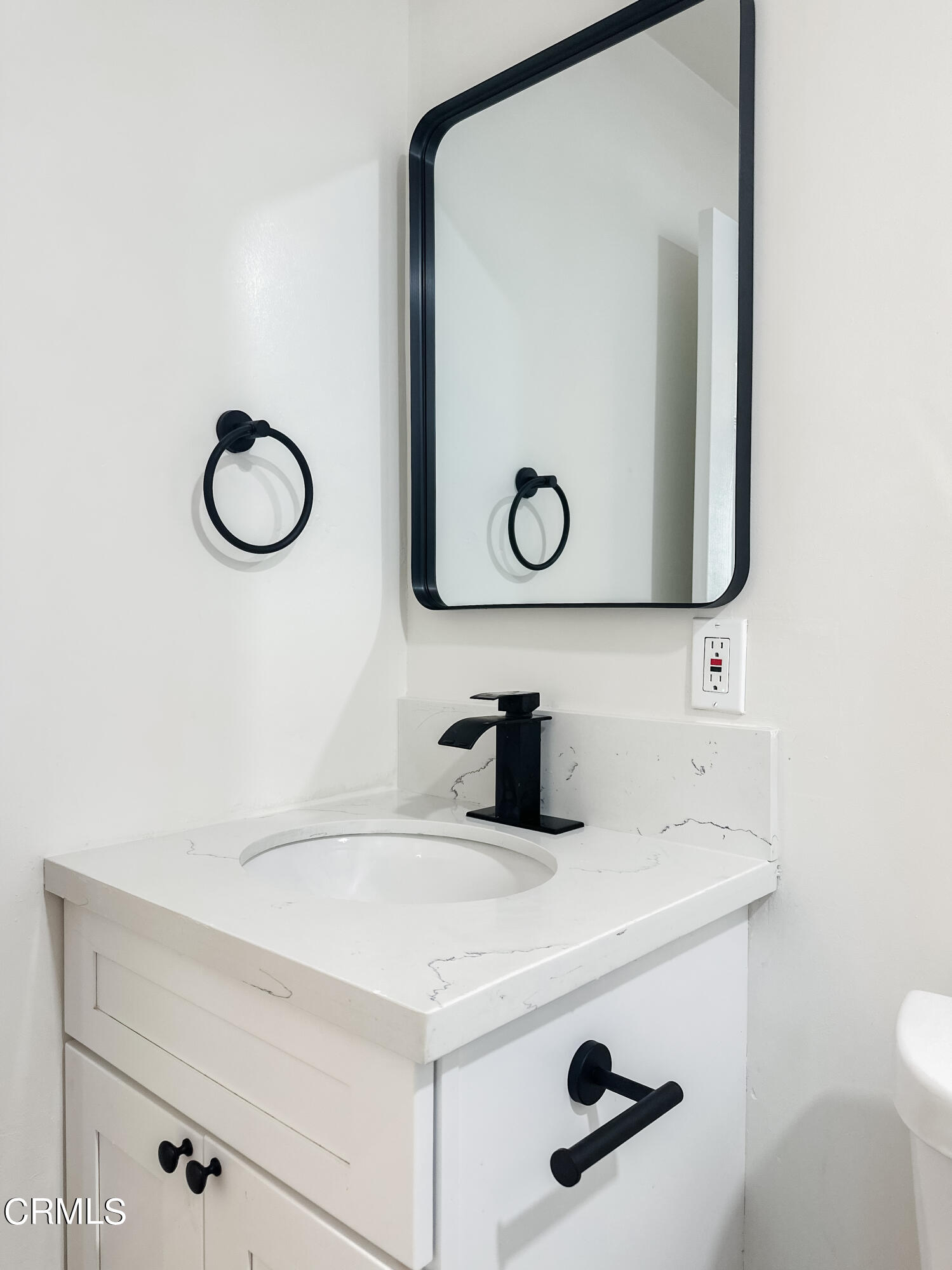 1805 MacArthur Place Oxnard, CA 93033 - Photo 18 of 23 a bathroom with a sink and a mirror