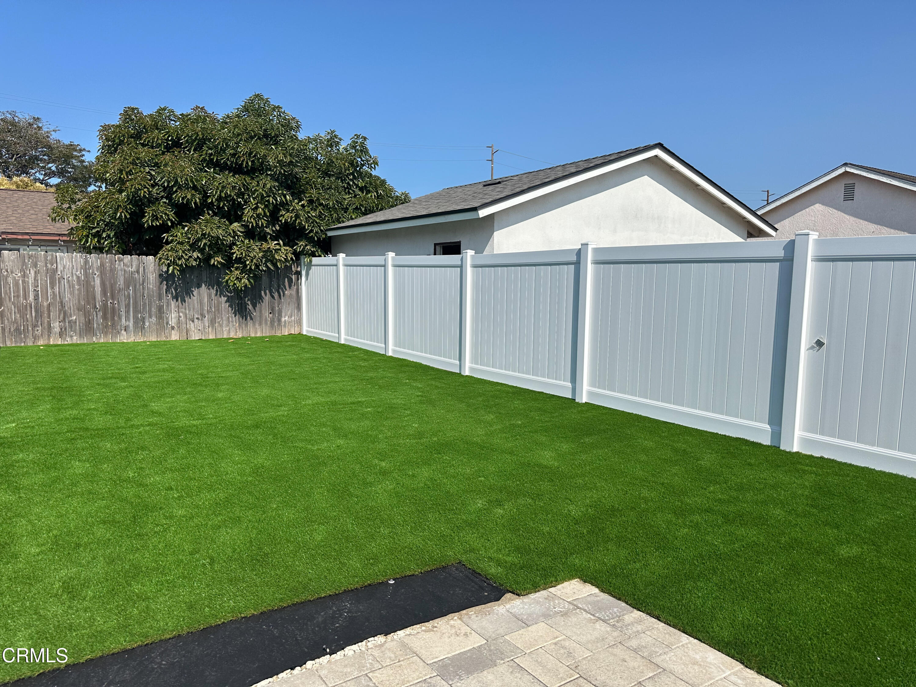 1805 MacArthur Place Oxnard, CA 93033 - Photo 23 of 23 a backyard of a house with lots of green space