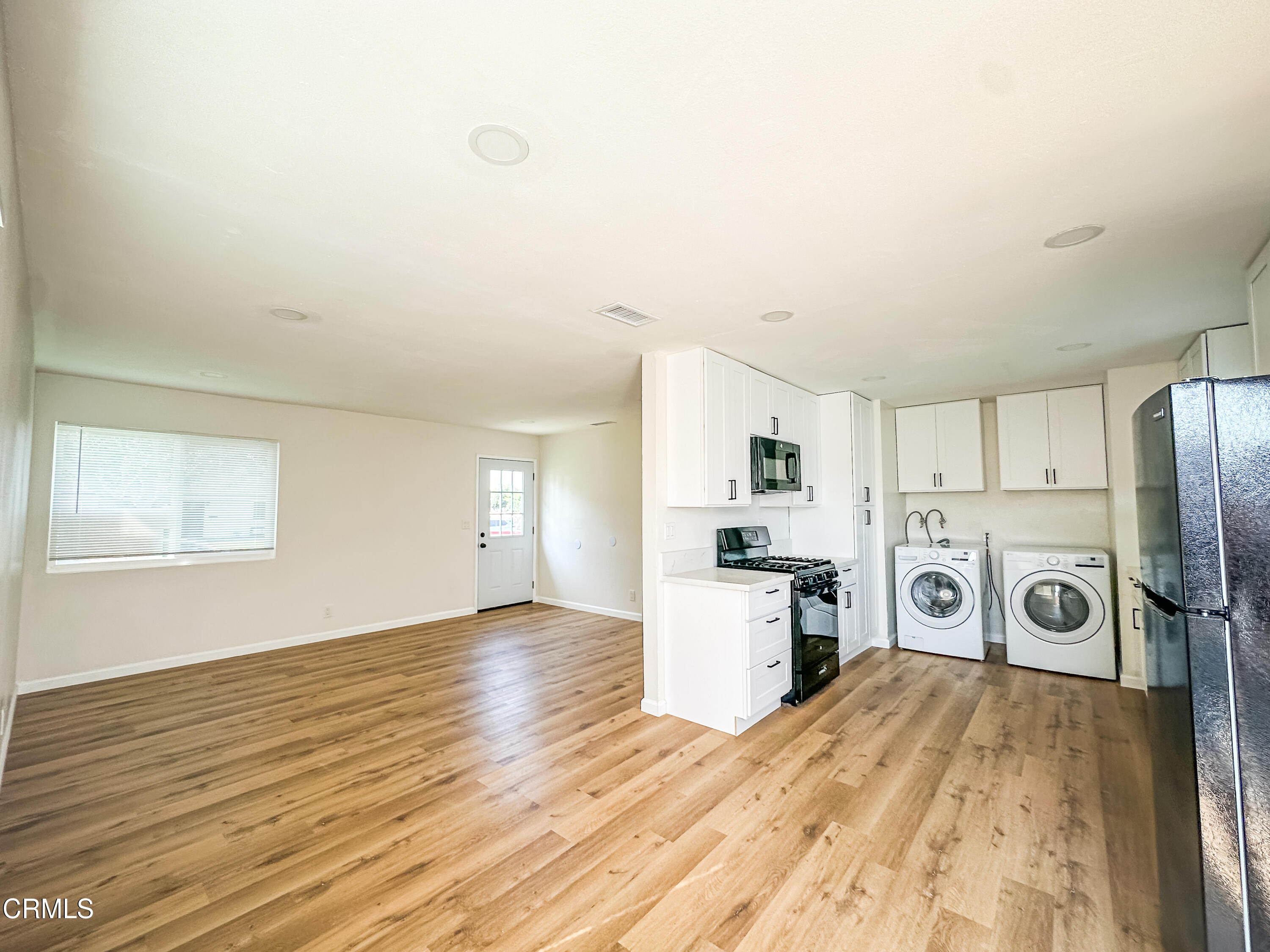 1805 MacArthur Place Oxnard, CA 93033 - Photo 7 of 23