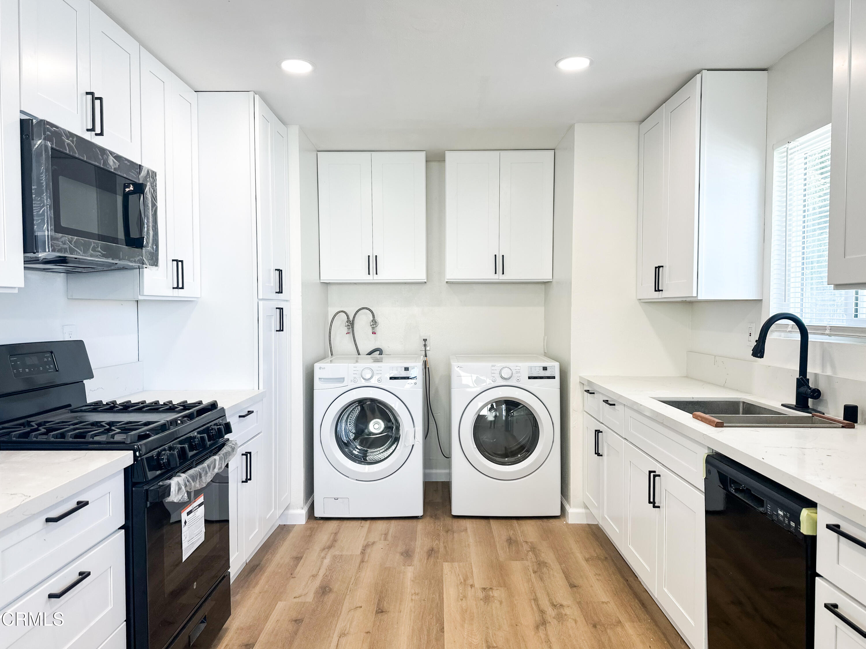 1805 MacArthur Place Oxnard, CA 93033 - Photo 8 of 23 a kitchen with a sink a stove and cabinets
