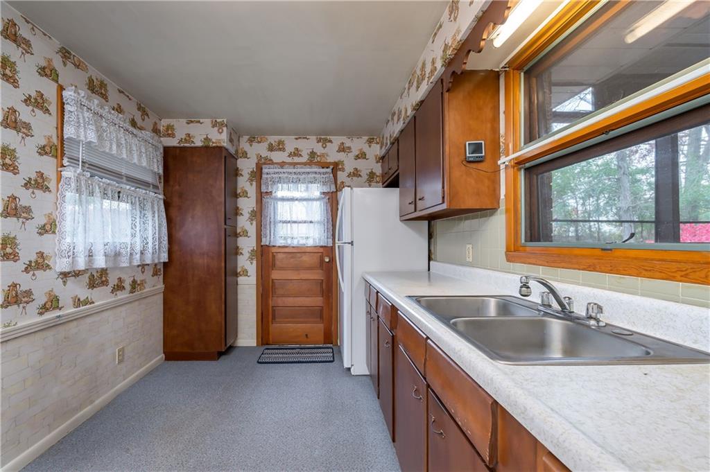 117 Black Road Harrisville, PA 16038 - Photo 6 of 25