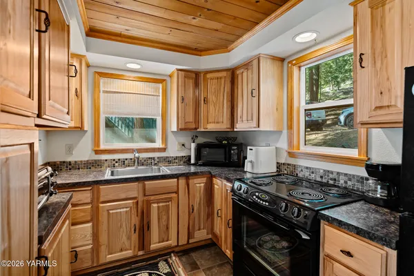 $199,999 | 35941 Highway 12, Unit 3, Naches, WA 98937