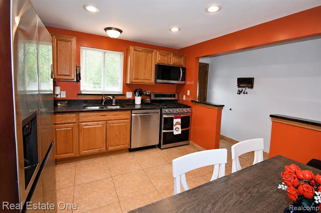 15404 Colbert Street Romulus, MI 48174 - Photo 7 of 23 Gallery Image 7