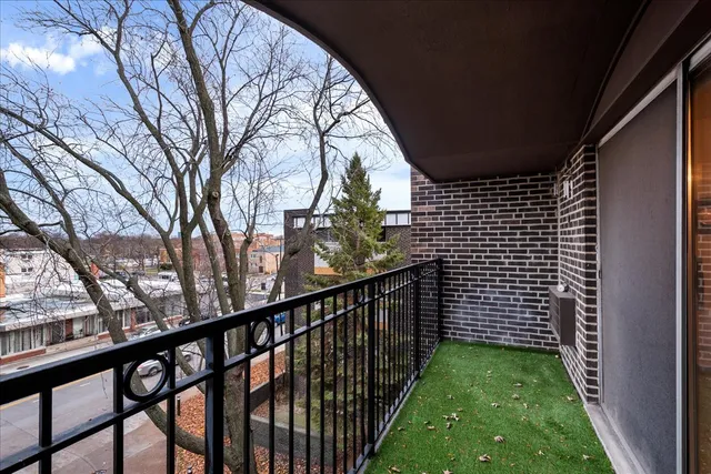 $215,000 | 6800 North California Avenue, Unit 4H, Chicago, IL 60645