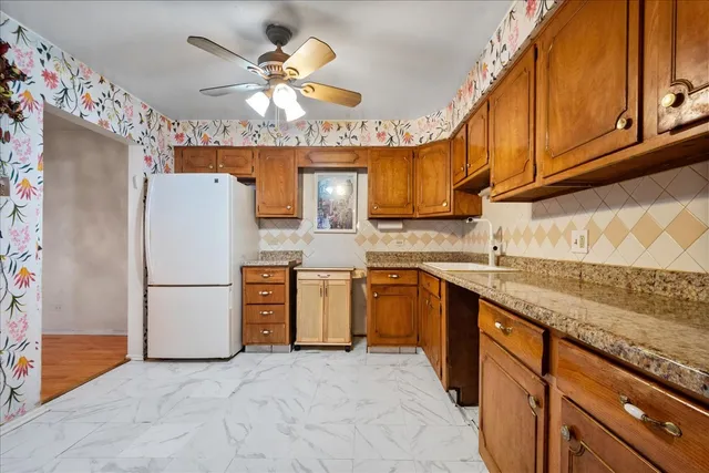 $215,000 | 6800 North California Avenue, Unit 4H, Chicago, IL 60645