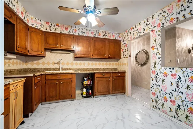 $215,000 | 6800 North California Avenue, Unit 4H, Chicago, IL 60645