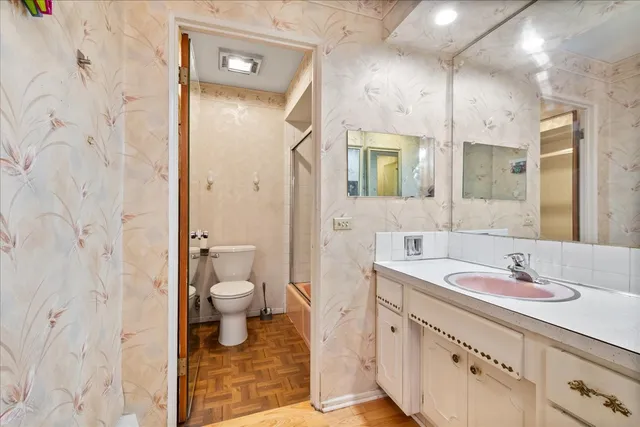 $215,000 | 6800 North California Avenue, Unit 4H, Chicago, IL 60645