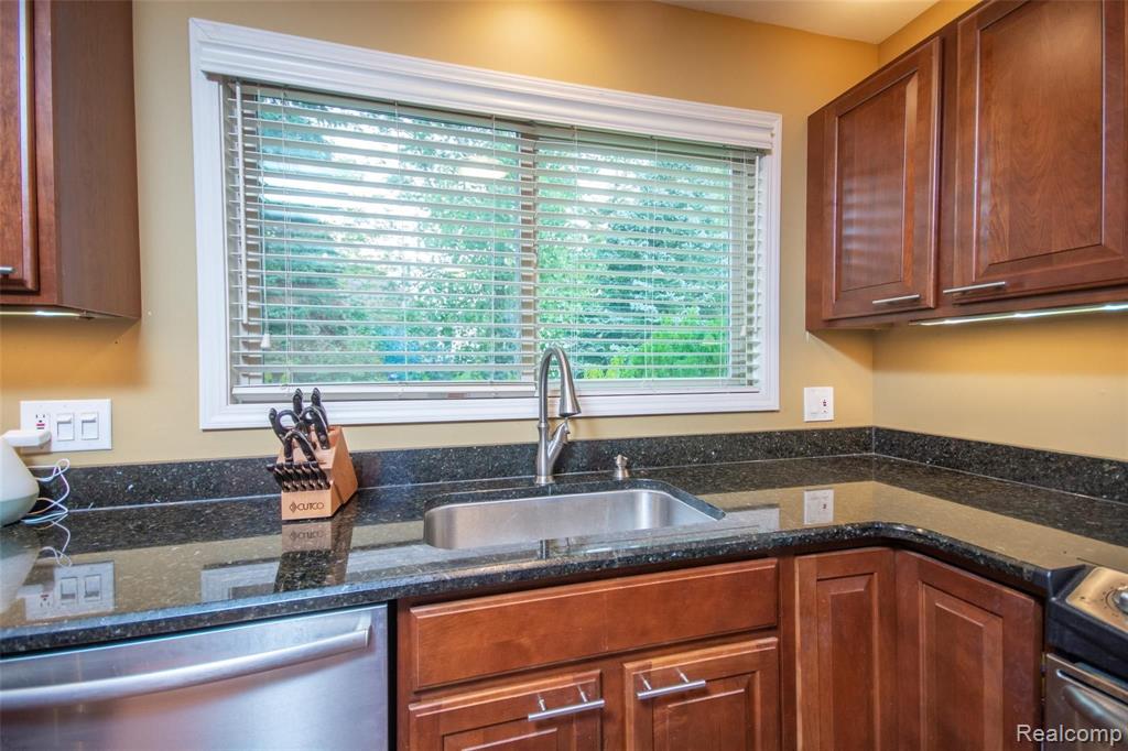 1491 Colony Drive Rochester Hills, MI 48307 - Photo 12 of 32