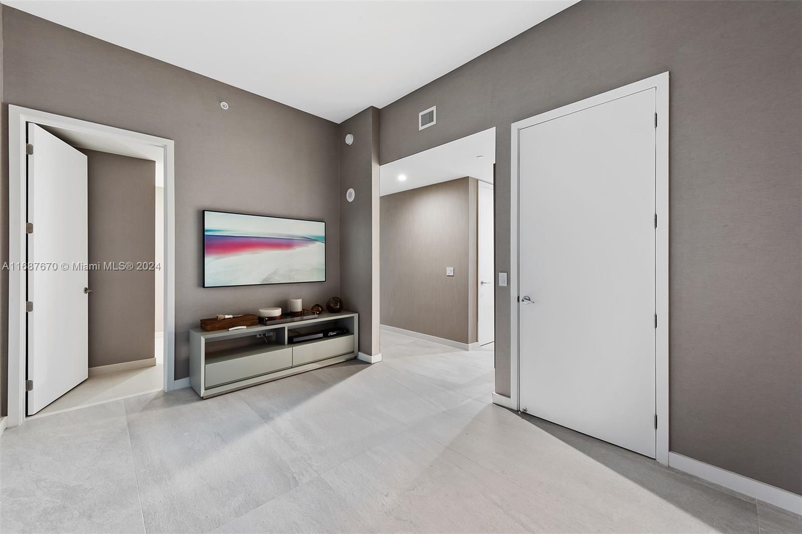 851 Northeast 1st Avenue, Unit PH5112 Miami, FL 33132 - Photo 38 of 77