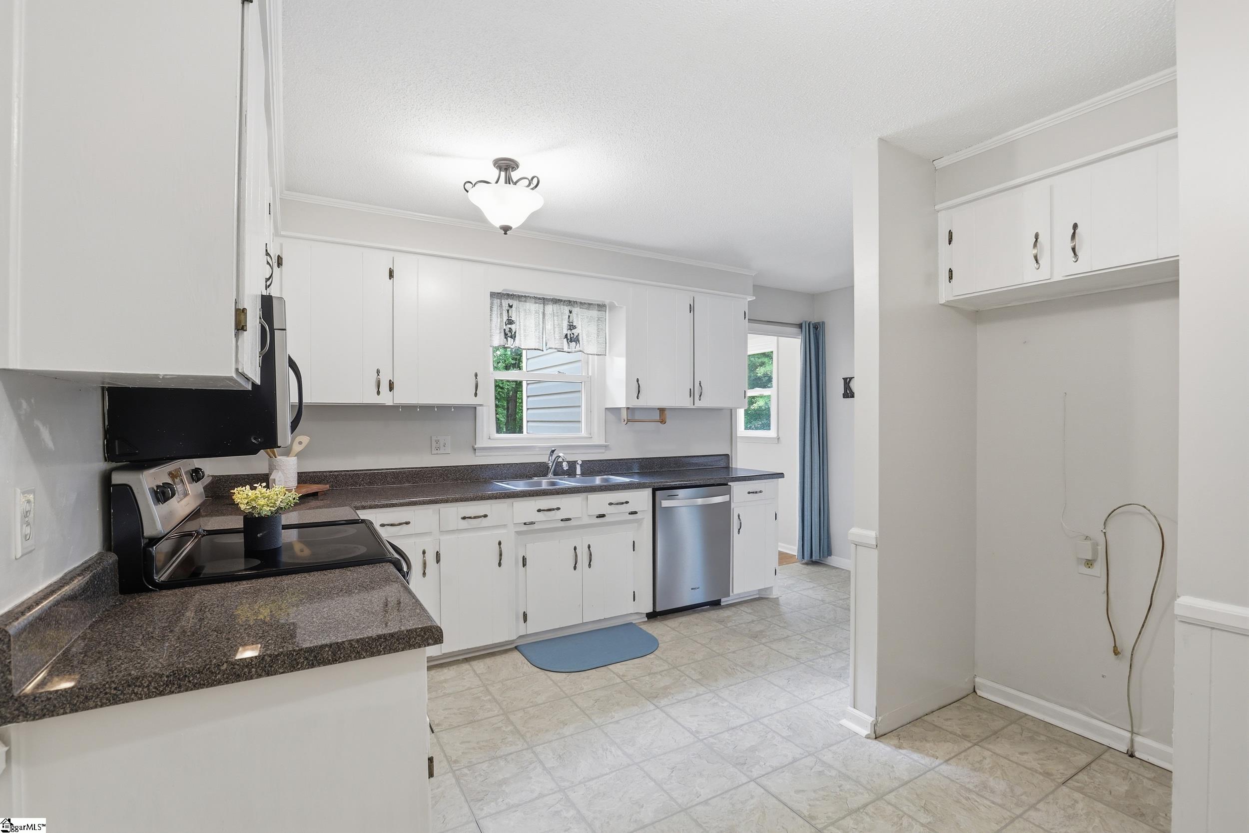 1045 Knollwood Acres Road Boiling Springs, SC 29316 - Photo 6 of 32