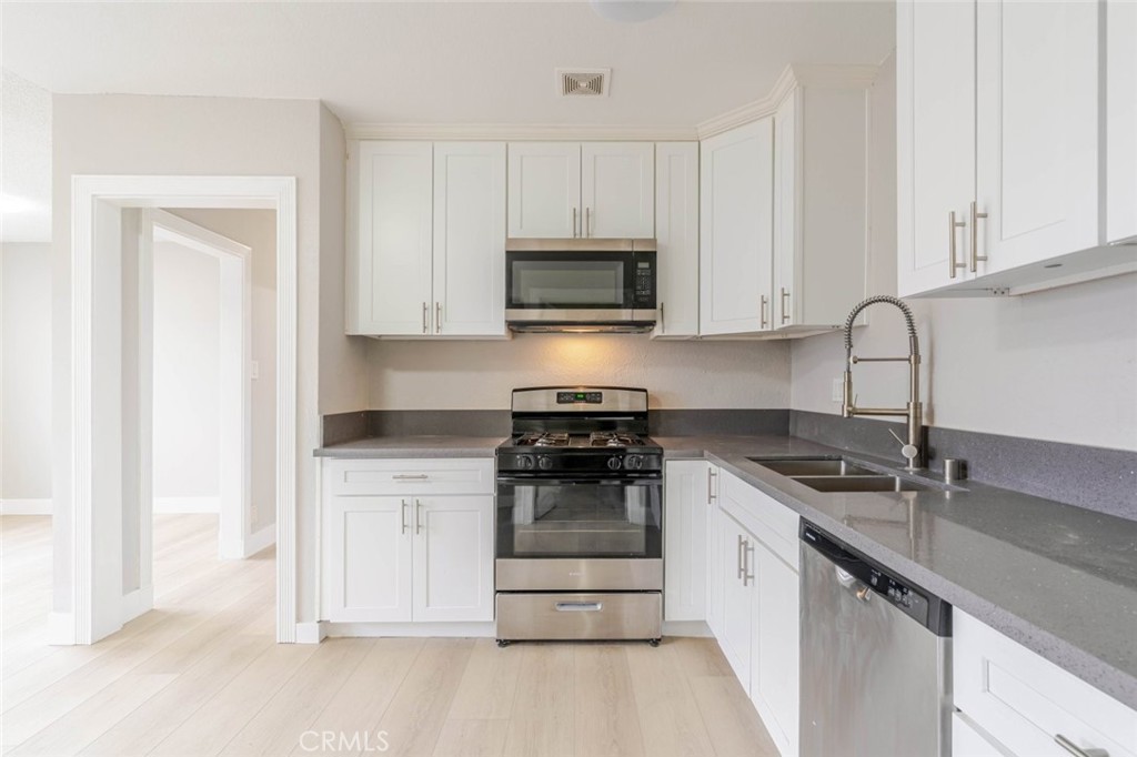 7137 Greeley Street, Unit 7 Tujunga, CA 91042 - Photo 8 of 17