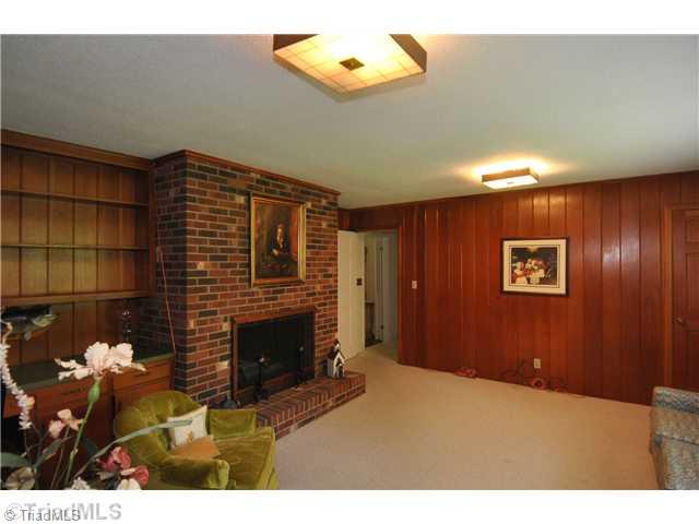 381 Stanaford Road Winston-Salem, NC 27104 - Photo 13 of 16 Den/Family/Great Room.