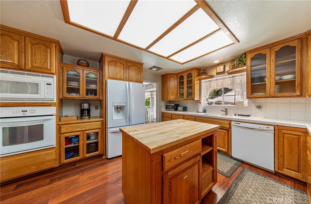 41715 River Falls Road Oakhurst, CA 93644 - Photo 22 of 65 a kitchen with stainless steel appliances granite countertop a stove and a refrigerator