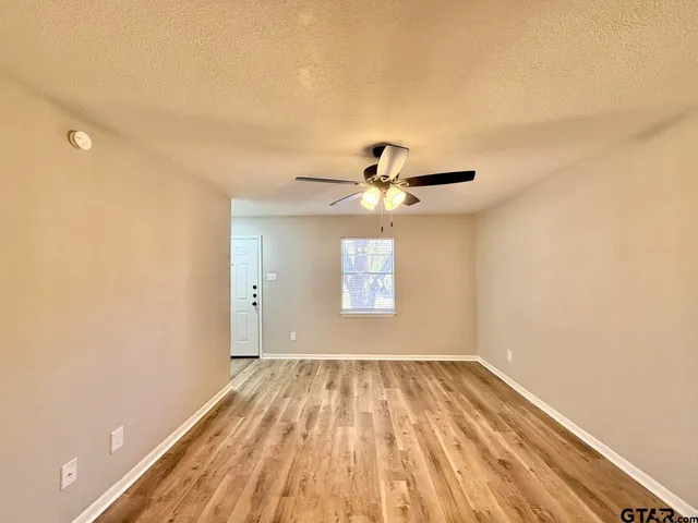 $1,095 | 705 South Porter Avenue, Tyler, TX 75701