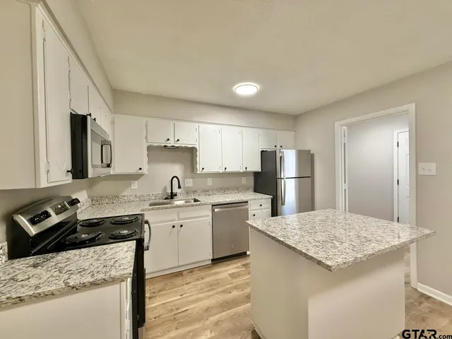 $1,195 | 705 South Porter Avenue, Tyler, TX 75701