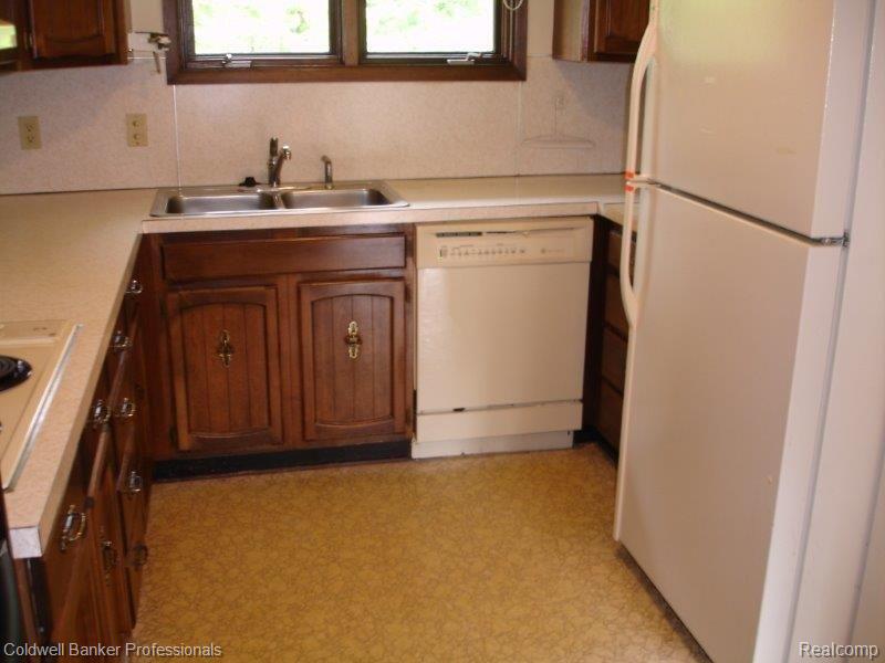 6721 Inkster Road Bloomfield Hills, MI 48301 - Photo 5 of 24 Kitchen
