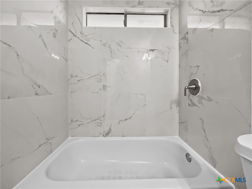 5009 Ridge Haven Drive Killeen, TX 76543 - Photo 7 of 16 a bathroom with a white bath tub