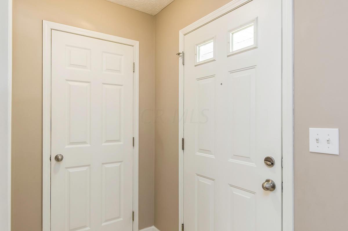 3002 East Powell Road Columbus, OH 43240 - Photo 4 of 32 Gallery Image 4