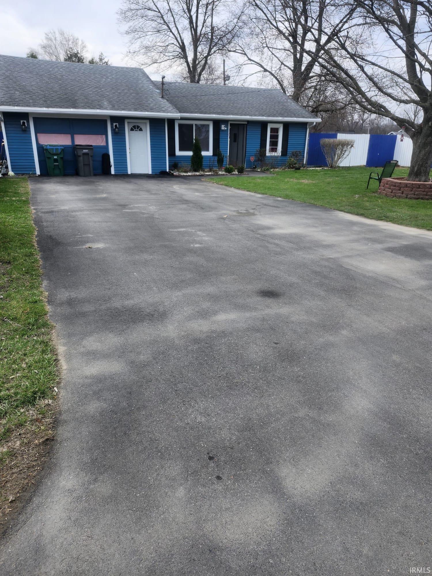 1203 West Mishawaka Road Elkhart, IN 46517 - Photo 2 of 19