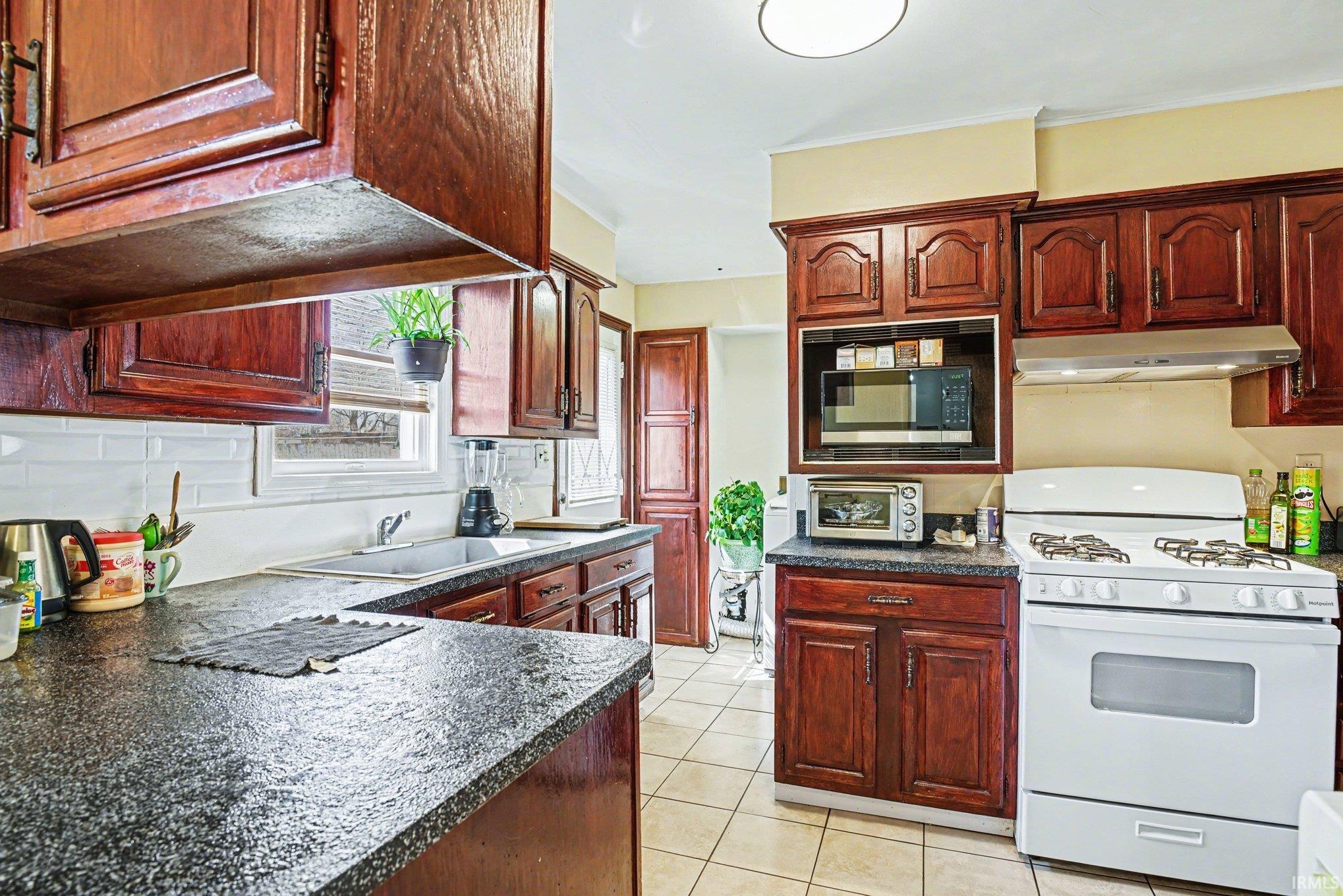 1203 West Mishawaka Road Elkhart, IN 46517 - Photo 4 of 19