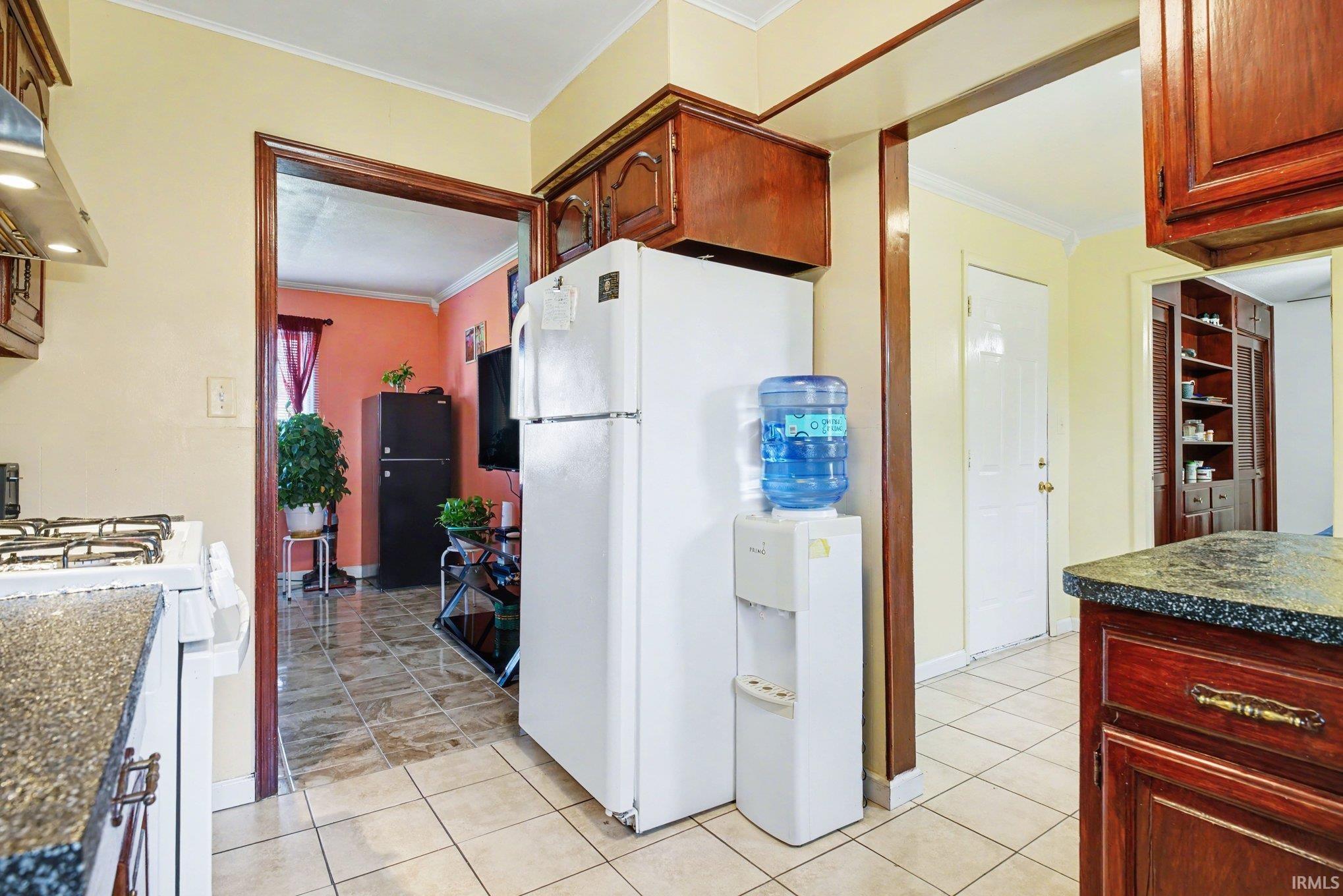 1203 West Mishawaka Road Elkhart, IN 46517 - Photo 5 of 19