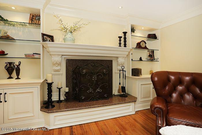 33 Huntley Road Holmdel, NJ 07733 - Photo 11 of 34 familyroom2_700