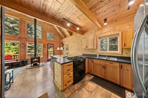 $569,950 | 42 Gold Creek Lane, Snoqualmie Pass, WA 98068
