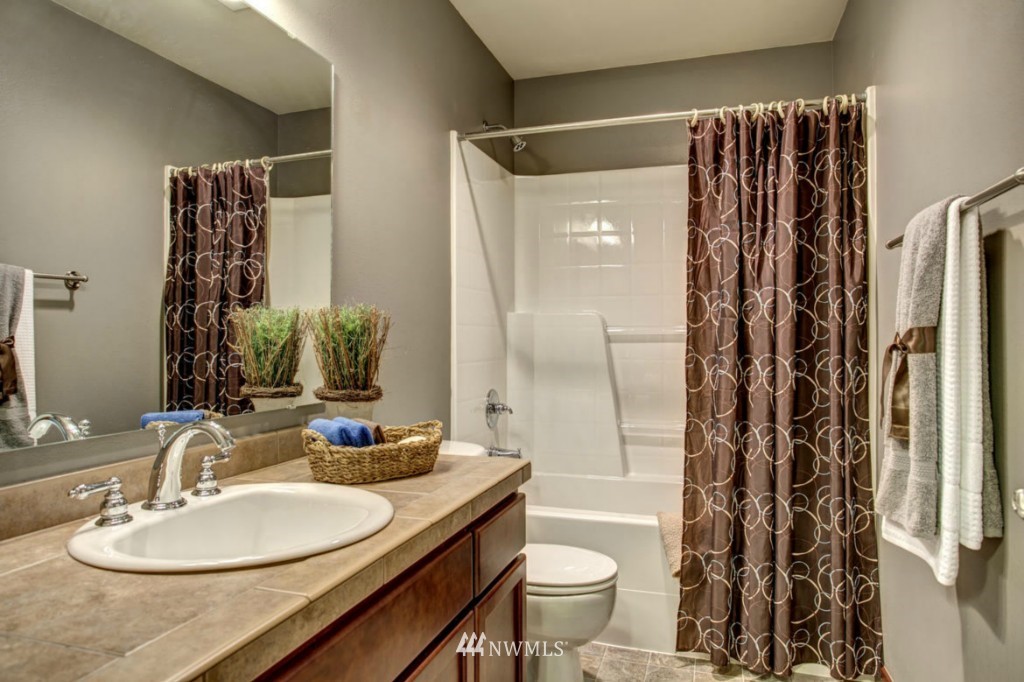 18429 42nd Avenue Southeast Bothell, WA 98012 - Photo 5 of 20 Gallery Image 5