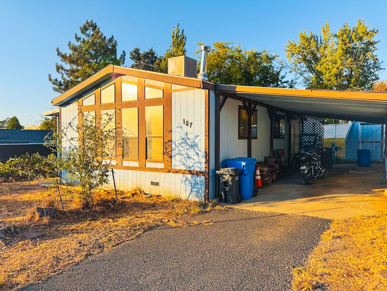 a view of a house with backyard and patio