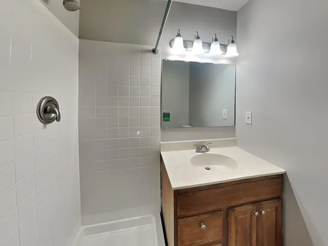 $1,966 | 891 Hazelwood Street, St. Paul, MN 55106