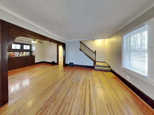 $1,966 | 891 Hazelwood Street, St. Paul, MN 55106