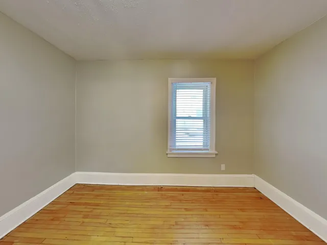 $1,966 | 891 Hazelwood Street, St. Paul, MN 55106