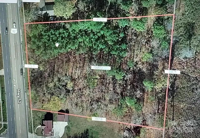 a view of a back yard