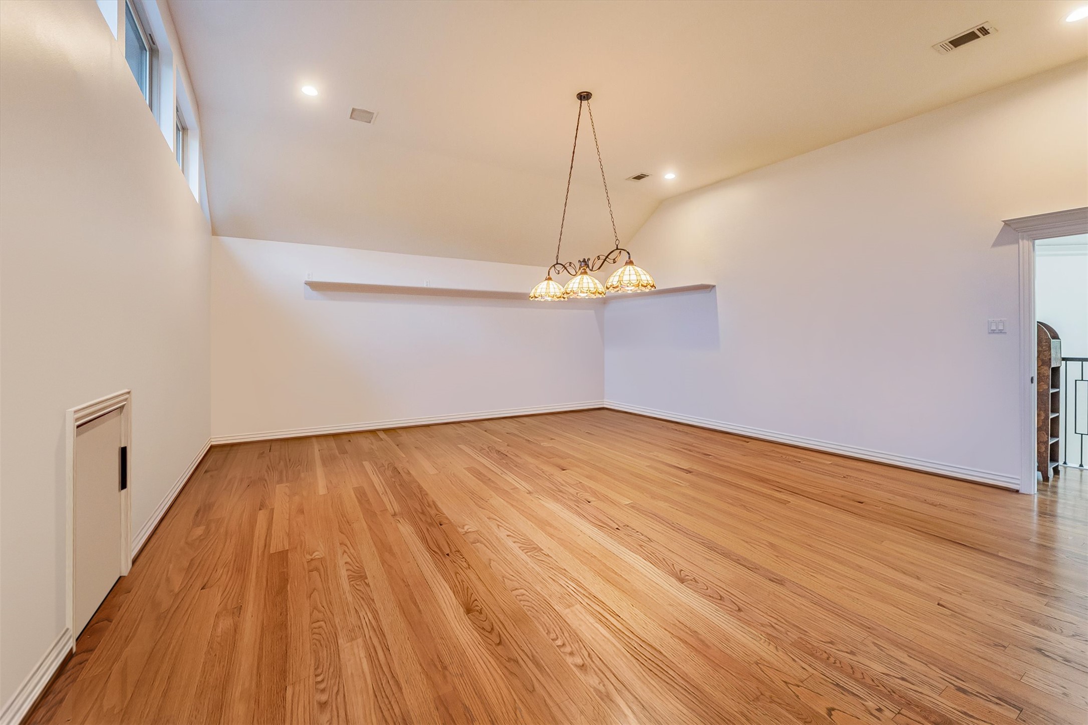 424 West 32nd Street Houston, TX 77018 - Photo 37 of 50 Oversized Game-room can be flexible as a bedroom option