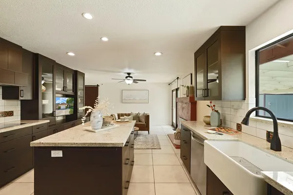 $1,000,000 | 925 Constitution Way, Tracy, CA 95376