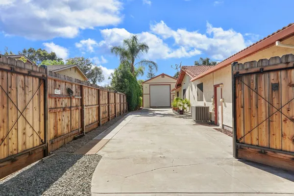 $1,000,000 | 925 Constitution Way, Tracy, CA 95376