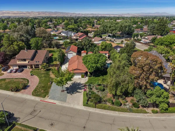 $1,000,000 | 925 Constitution Way, Tracy, CA 95376