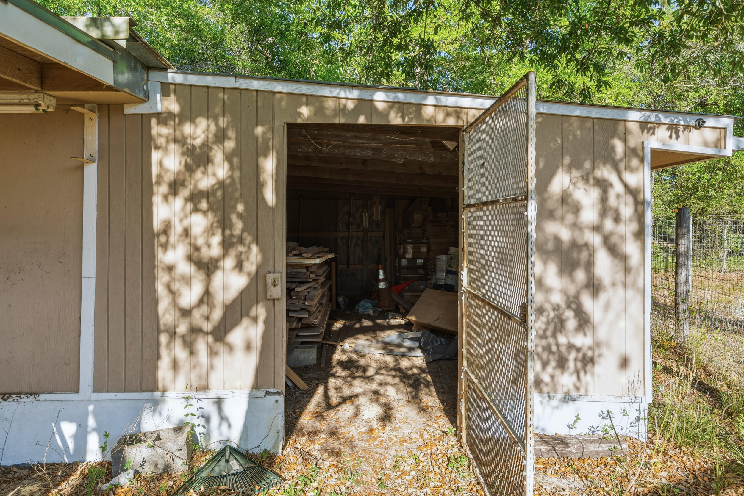 4249 Barlow Road Crestview, FL 32536 - Photo 38 of 40 a view of a small house